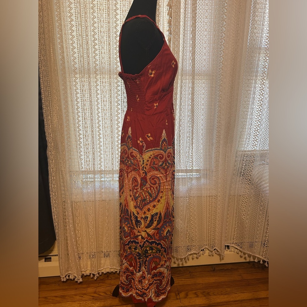 Elegant Red Paisley Maxi Dress - Picture 3 of 8